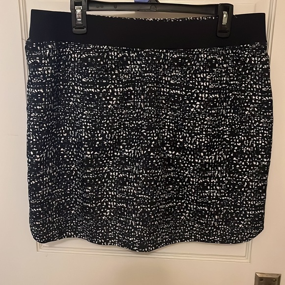 Cypress Club, Sporty skirt with shorts under. Ready for tennis or brunch, size L - Picture 3 of 7